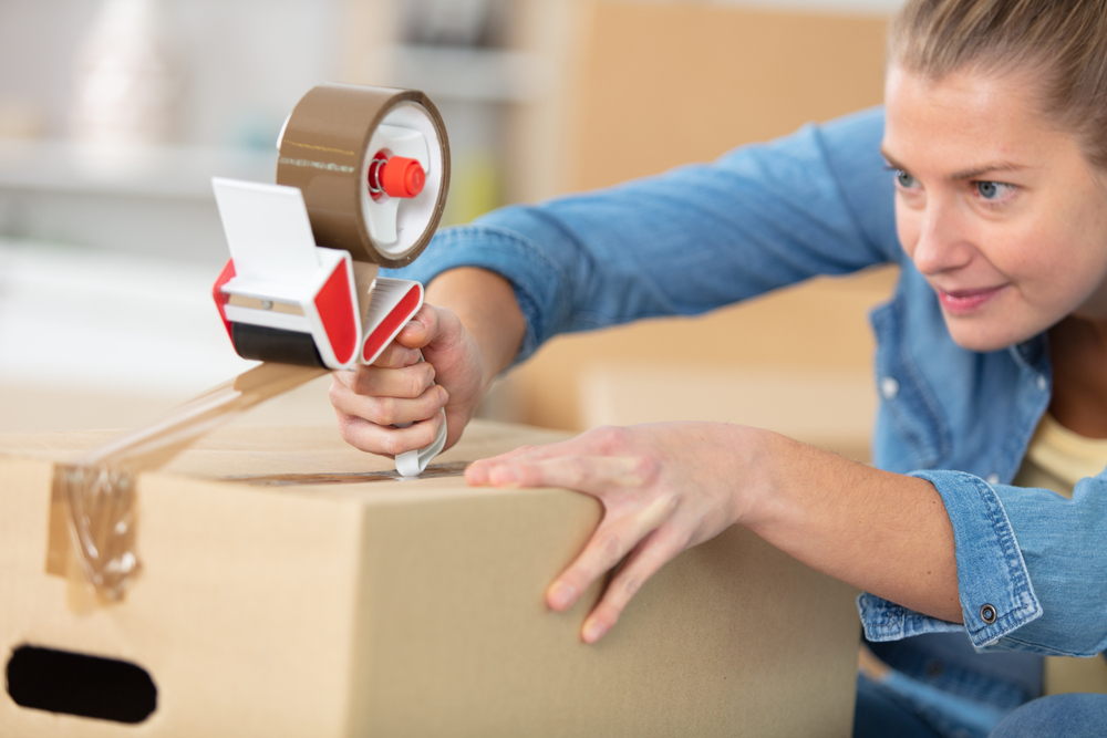 משפחה מסיימת לארוז דירה ועוברת בהצלחה