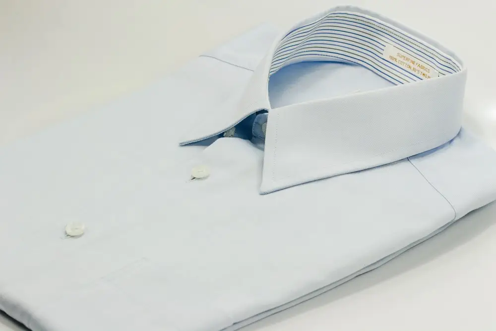 חולצה מכופתרת