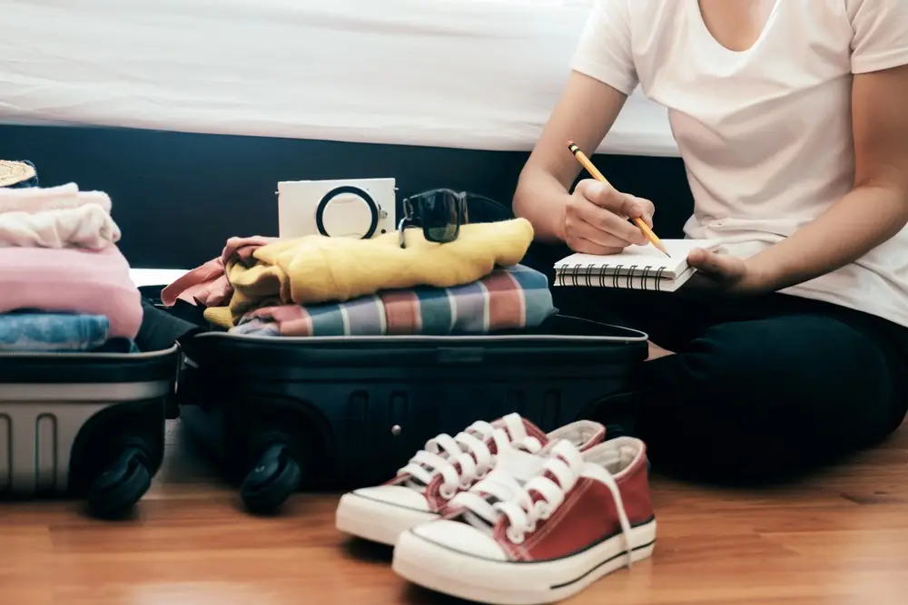 היתרונות הגדולים של אריזת בגדים במזוודה